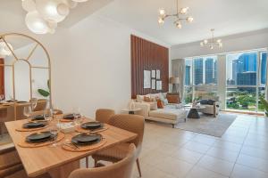 Ruang duduk di EasyGo-Spacious- prime location- Close to Metro