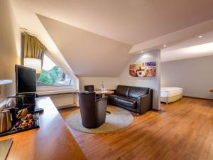 TV a/nebo společenská místnost v ubytování Mövenpick Hotel Egerkingen