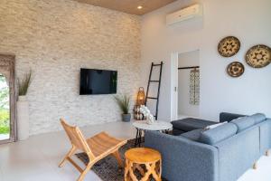 Televiisor ja/või meelelahutuskeskus majutusasutuses Tropical 2br Villa Luna Private Pool In Bophut