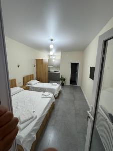 Katil atau katil-katil dalam bilik di nira hotel