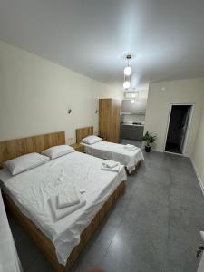 Katil atau katil-katil dalam bilik di nira hotel