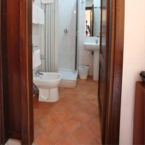 Koupelna v ubytování Hotel Savoia