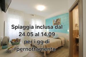 努马纳Affittacamere I Principi del Conero的房间里有一张床的卧室