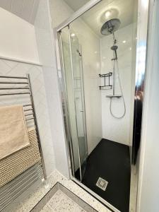 Koupelna v ubytování Tree Hill Cottage, Sleeps 4, Stratton, Bude
