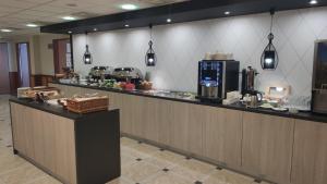 Příslušenství pro přípravu čaje a kávy v ubytování Vitalmed Hotel Sárvár