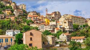 a bunch of buildings on a hill with houses at Résidence Arborea C4 corte in Corte