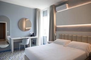 Postel nebo postele na pokoji v ubytování Grand Hotel