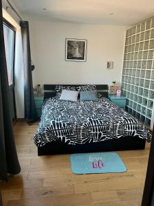 Posteľ alebo postele v izbe v ubytovaní Loft atypique 192m2, terrasse, aux portes de Lille