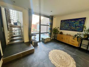 Fotografia z galérie ubytovania Loft atypique 192m2, terrasse, aux portes de Lille v destinácii Roubaix