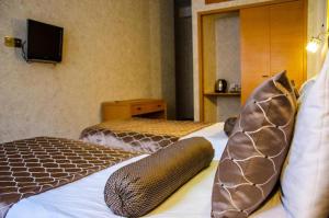 Postel nebo postele na pokoji v ubytování Royal Qala Hotel