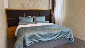 Postel nebo postele na pokoji v ubytování Royal Qala Hotel