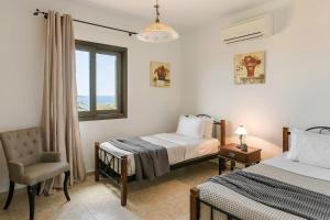 A bed or beds in a room at Villa Helios