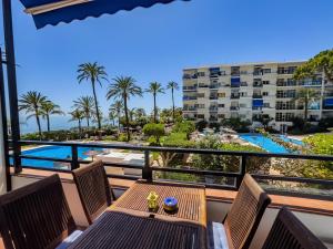 Бассейн в Skol 2A Amazing 2 Bedroom Apartment Skol Marbella или поблизости