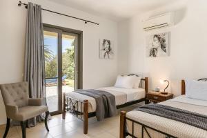 A bed or beds in a room at Villa Helios