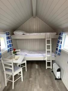 Postel nebo postele na pokoji v ubytování Fjordcamp