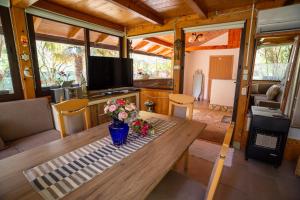 Televízia a/alebo spoločenská miestnosť v ubytovaní Resort "Ranch Ante"