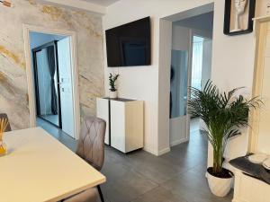 Gallery image of Modern Apartment in Dumbrăviţa +9 photos