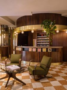 Posezení v ubytování Max Brown Hotel Missori, part of Sircle Collection