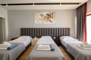 Postel nebo postele na pokoji v ubytování Blue Bay Hotel