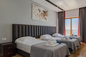 Postel nebo postele na pokoji v ubytování Blue Bay Hotel
