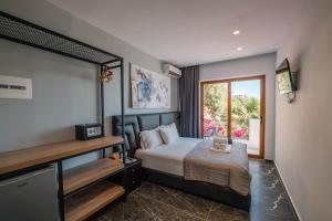 Postel nebo postele na pokoji v ubytování Blue Bay Hotel