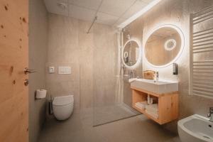 Koupelna v ubytování Cristallo Sport & Wellness Hotel