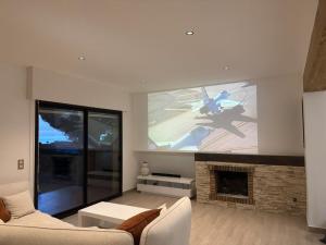 Μια τηλεόραση ή/και κέντρο ψυχαγωγίας στο Maison proche des plages