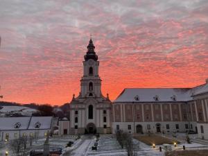 Východ nebo západ slunce při pohledu z bed and breakfast nebo okolí