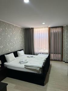 Postel nebo postele na pokoji v ubytování Art Nebula Hotel