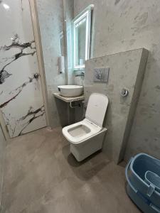 Koupelna v ubytování Hotel Shree Guru Plaza 3 Minute Walking Distance From New Delhi Railway Station