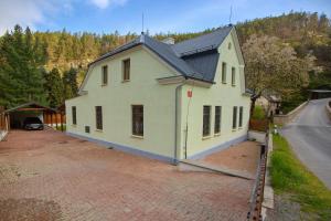 Budova, kde se vila nachází