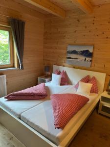 Postel nebo postele na pokoji v ubytování Mountain Inn Chalets & Apartments