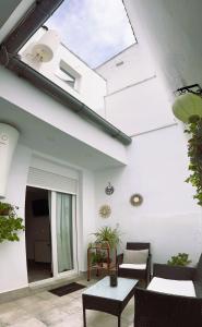 a skylight in the ceiling of a house at Ohana Raiz Casa con Patio Parking Gratuito y Exclusivo in Merida