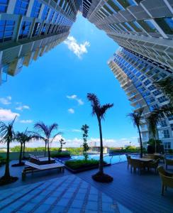 a view of the courtyard of a building with palm trees at 8 Skyline Sunset Suite in Iloilo City