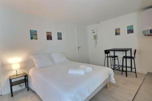 En eller flere senge i et værelse på Le Pithou - votre pied à terre équipé en ville 5 + 18 billeder