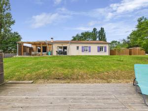 Zahrada ubytování Superbe maison de plain pied avec piscine pour 6