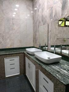 Ένα μπάνιο στο Diamond Villas