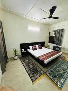 Katil atau katil-katil dalam bilik di The Giri Nandani Stays Agra