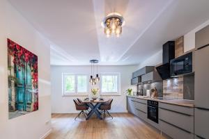a kitchen with a table and a dining room at Haus Grande-Familienidyll am See in Neubrandenburg