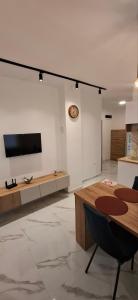 TV a/nebo společenská místnost v ubytování Apartman Marija