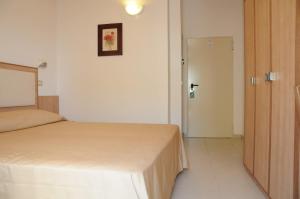 Ein Bett oder Betten in einem Zimmer der Unterkunft Hotel Saint Tropez SPA & Restaurant