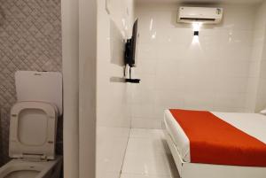 Hotel Geetanjali St Bus Stand Panvel的一间浴室