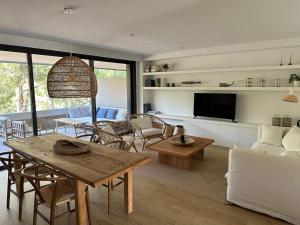 Posedenie v ubytovaní Calma S'Alguer Luxury Beach Apartment