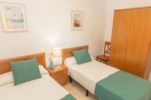 a bedroom with two beds and a dresser at Apartamento Sereno 4 | Piscina, Garaje, Terraza y Playa in Los Caños de Meca +16 photos