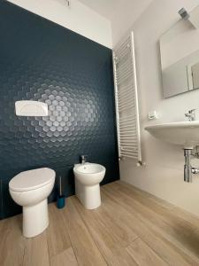 a bathroom with a toilet and a sink at MSRooms in Lecce