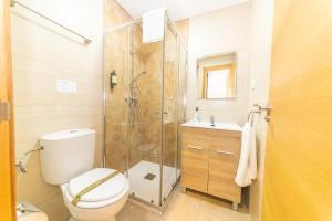 Koupelna v ubytování Adosado Nuevo con Piscina, Playa, Garaje y Jardín