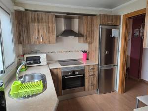 Kuchyňa alebo kuchynka v ubytovaní Cozy apartment with balcony in Málaga 81 m²