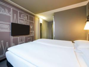 Ein Bett oder Betten in einem Zimmer der Unterkunft ibis Zurich Adliswil