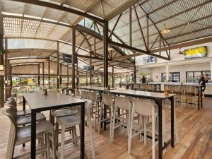 翠鸟湾度假酒店餐厅或其他用餐的地方