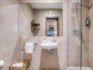 a bathroom with a sink and a shower at Livensa Living Studios Valencia Marina Real Hotel-Apartamento in Valencia